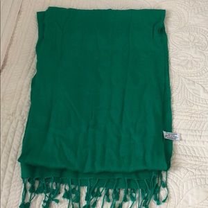 Long Cashmere/silk fringed scarf in Emerald green